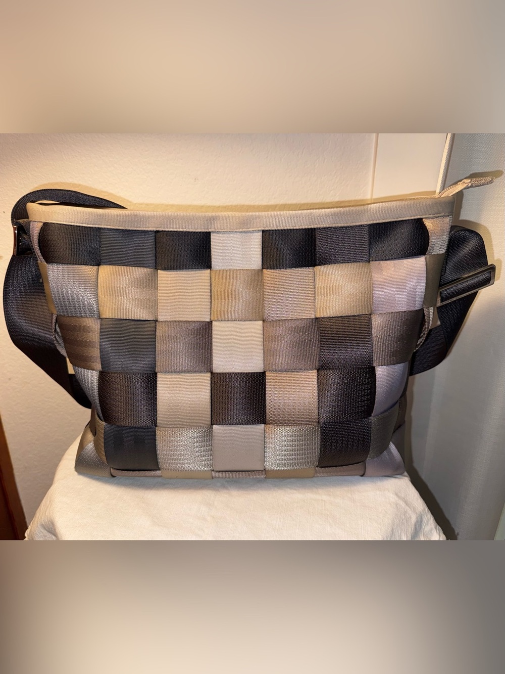 Harvey's original Seatbelt Bag, Double Handle Zip Shoulder Bag TreeCycle Large